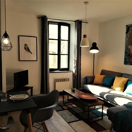 Sous Les Remparts Apartment *