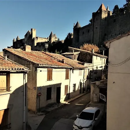 Sous Les Remparts شقة