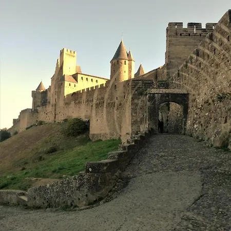 Sous Les Remparts קרקסון