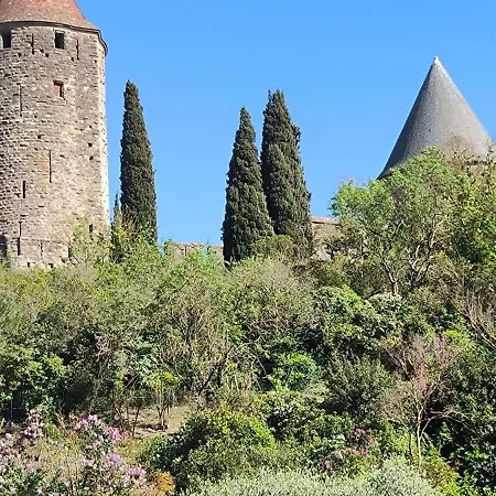 Sous Les Remparts קרקסון