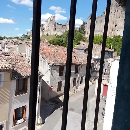 Sous Les Remparts * קרקסון
