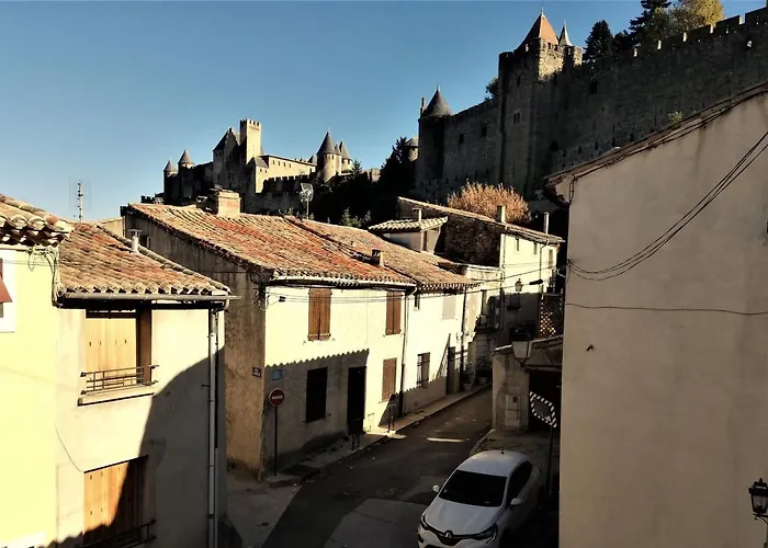 Sous Les Remparts דירה