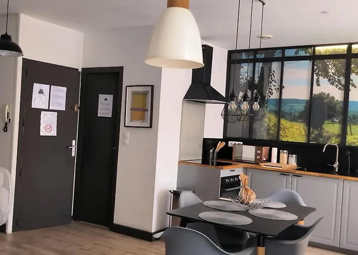 Sous Les Remparts דירה קרקסון