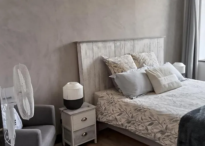 Sous Les Remparts * קרקסון